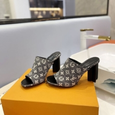 Louis Vuitton Slippers